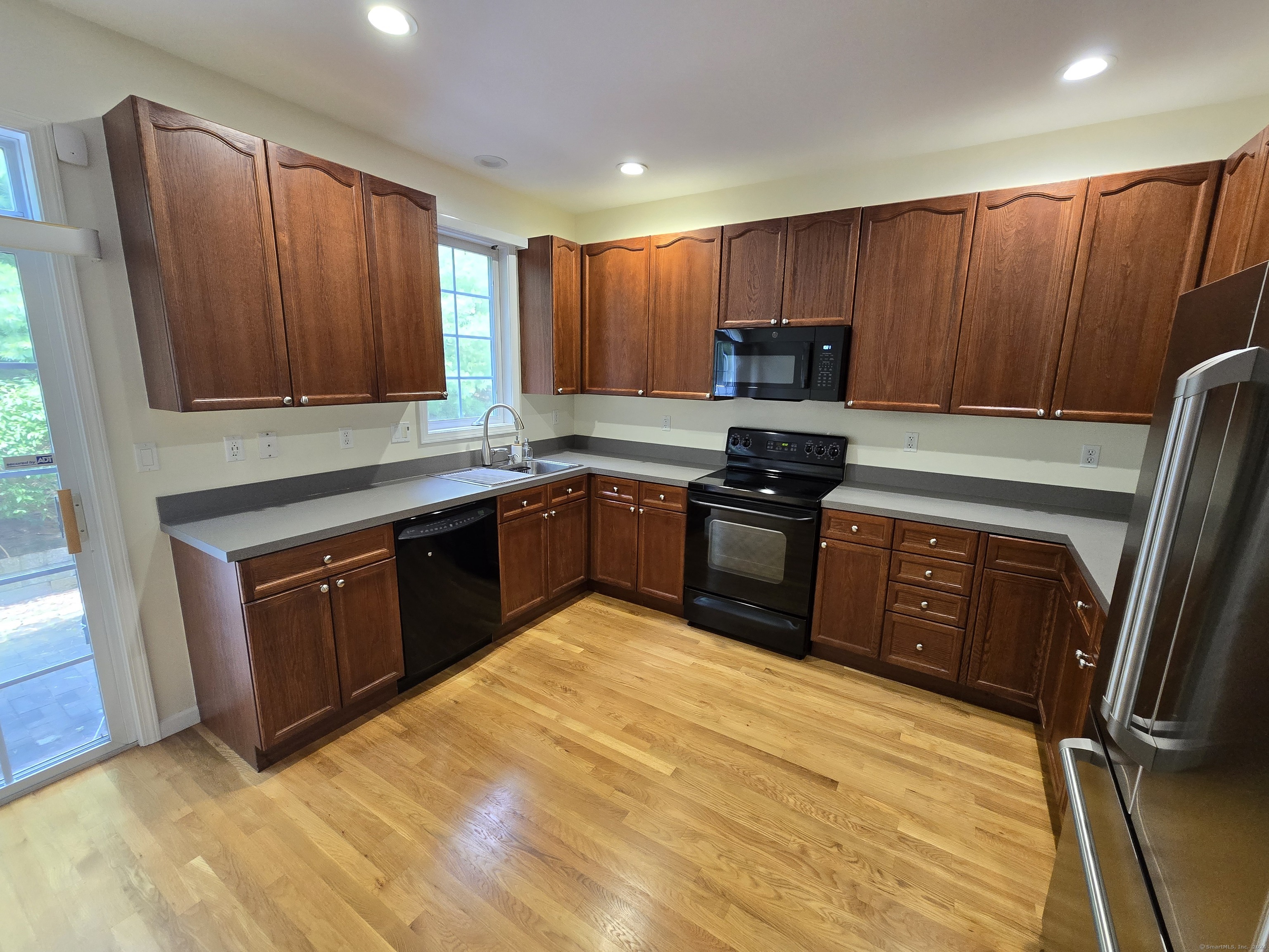 Rental Property at 94 Woodcrest Lane 94, Danbury, Connecticut - Bedrooms: 2 
Bathrooms: 3 
Rooms: 6  - $3,500 MO.