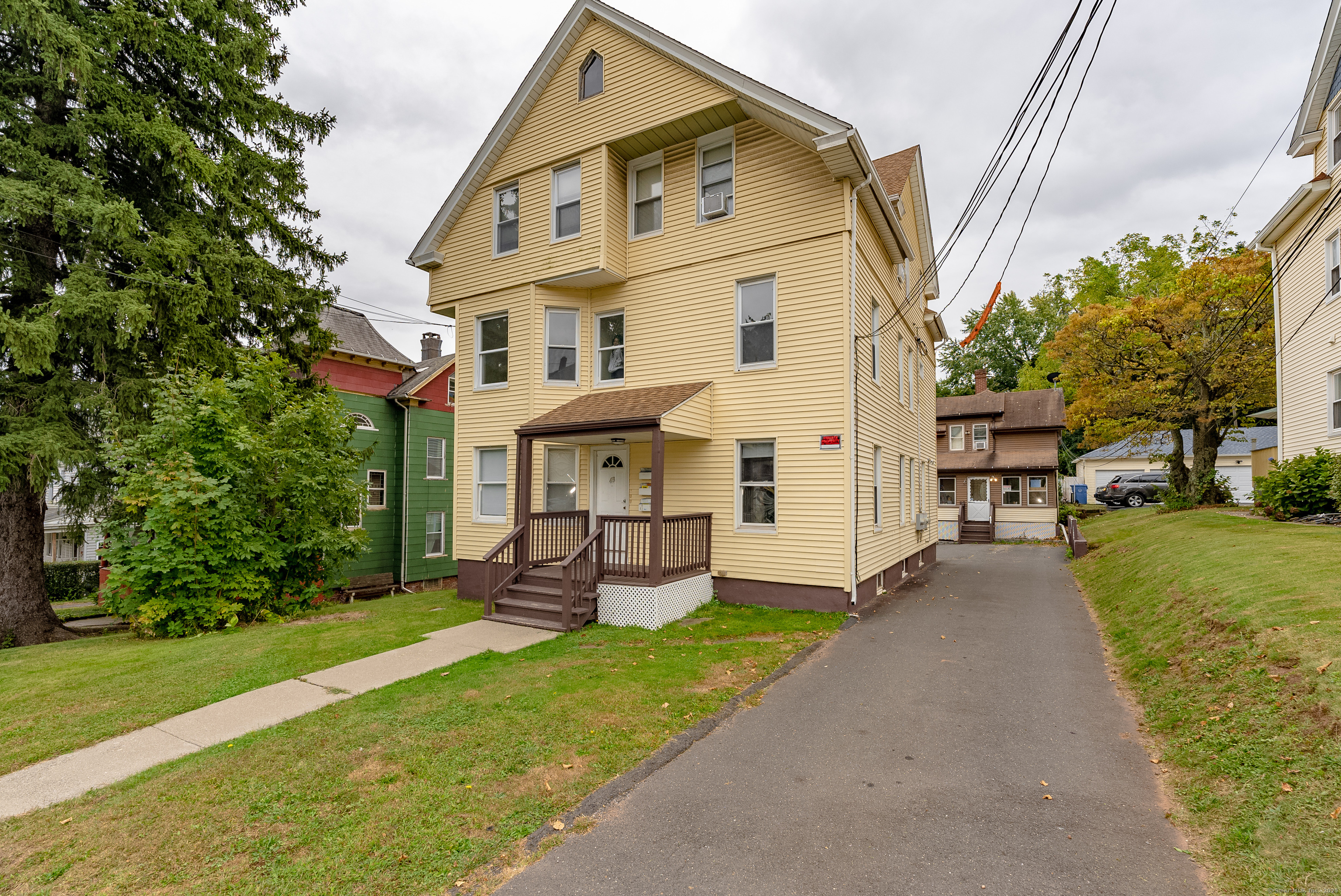 Chestnut Street, New Britain, Connecticut - 10 Bedrooms  
5 Bathrooms  
28 Rooms - 