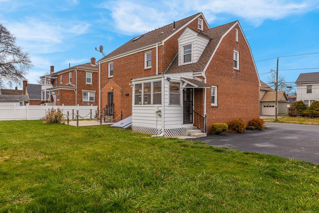 Photo of 281 Brown Street, Hartford, CT 06114 (MLS # 24142115)