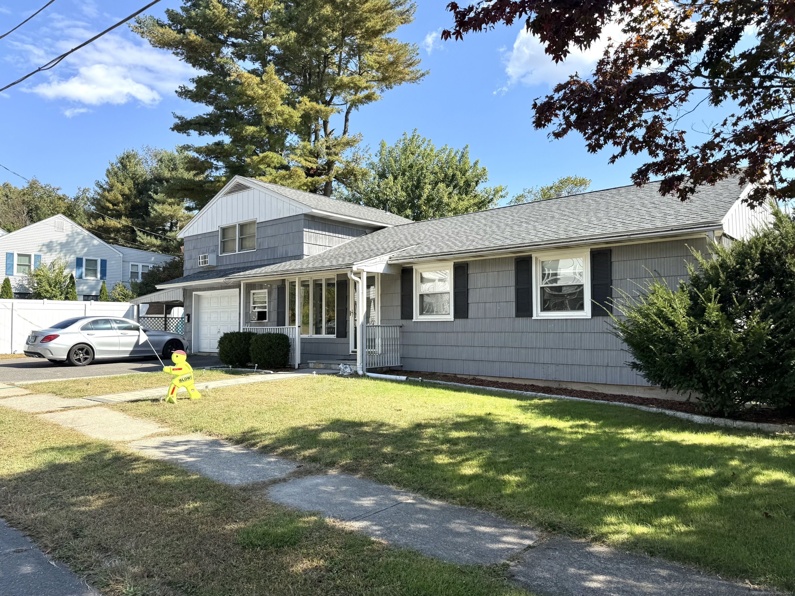 10 Winthrop Avenue, Naugatuck, Connecticut - 3 Bedrooms  
1 Bathrooms  
4 Rooms - 