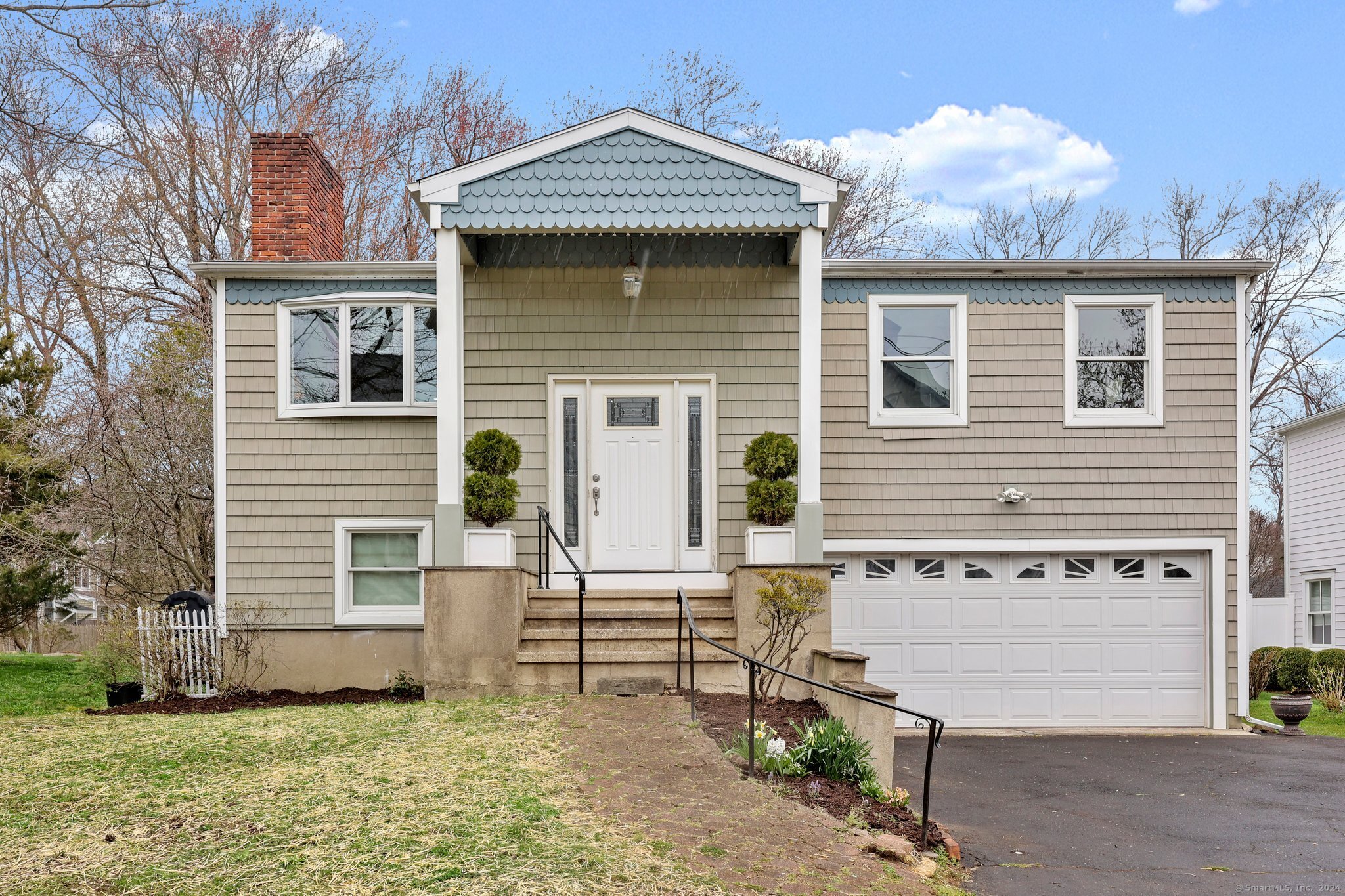 Property for Sale at 262 West Avenue, Darien, Connecticut - Bedrooms: 4 
Bathrooms: 2 
Rooms: 10  - $918,000