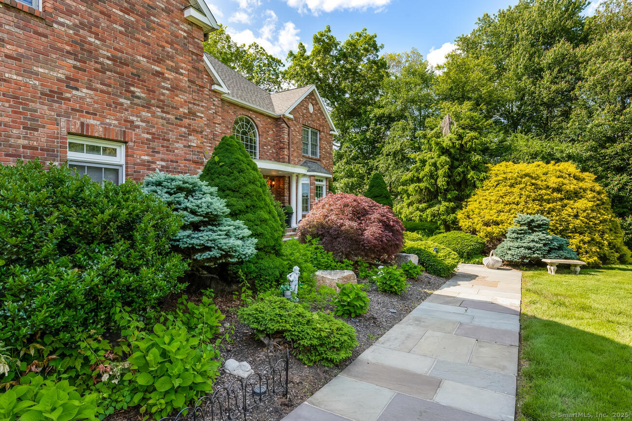 90 Soundview Avenue