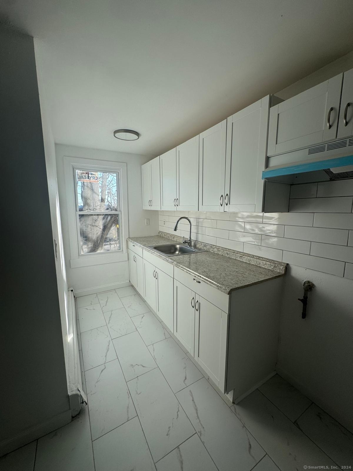 Rental Property at Pembroke Street 2L, Bridgeport, Connecticut - Bedrooms: 4 
Bathrooms: 1 
Rooms: 7  - $3,000 MO.