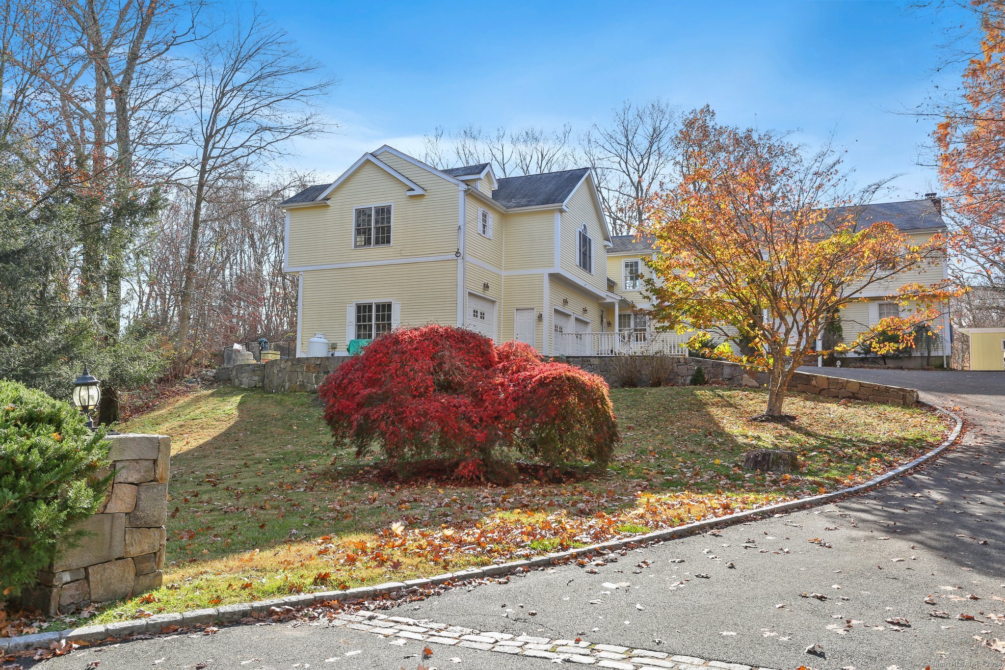 Property for Sale at W Haviland Lane, Stamford, Connecticut - Bedrooms: 5 
Bathrooms: 5 
Rooms: 11  - $1,250,000