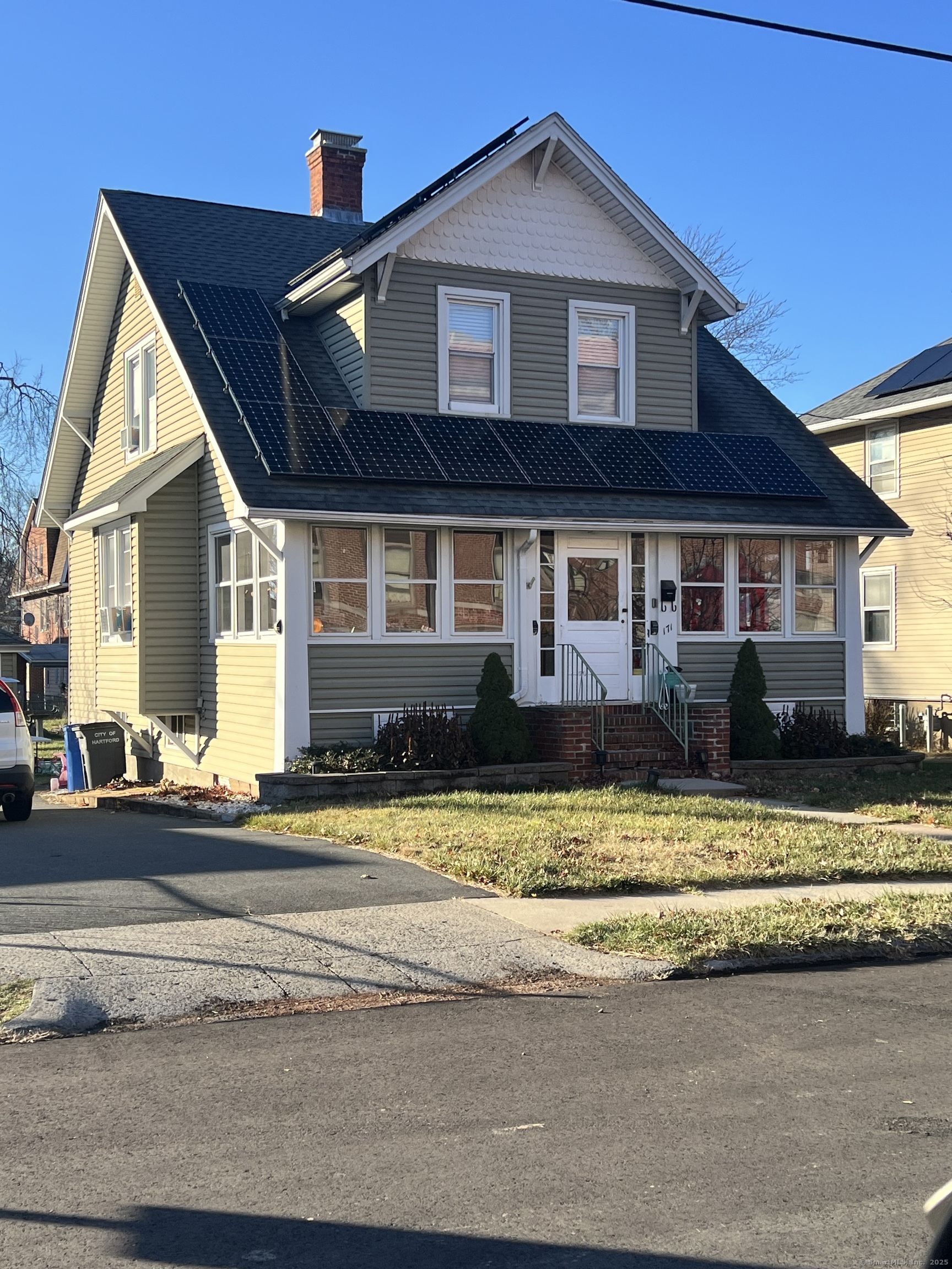 Monroe Street, Hartford, Connecticut - 3 Bedrooms  
2 Bathrooms  
6 Rooms - 