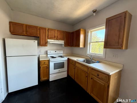 Photo of 192 S Main Street #4, New Britain, CT 06051 (MLS # 24201035)