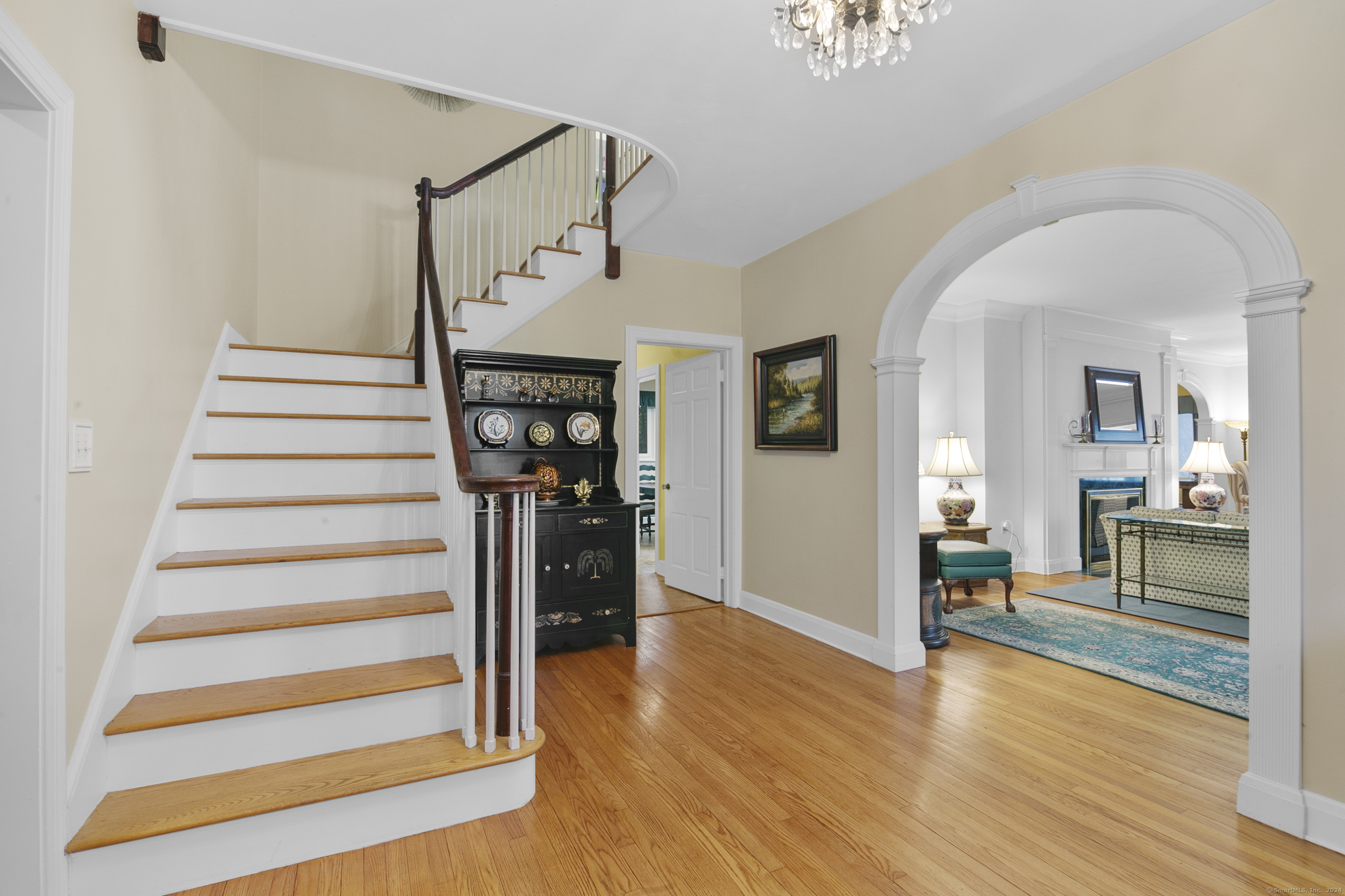 435/434 West Wakefield Boulevard