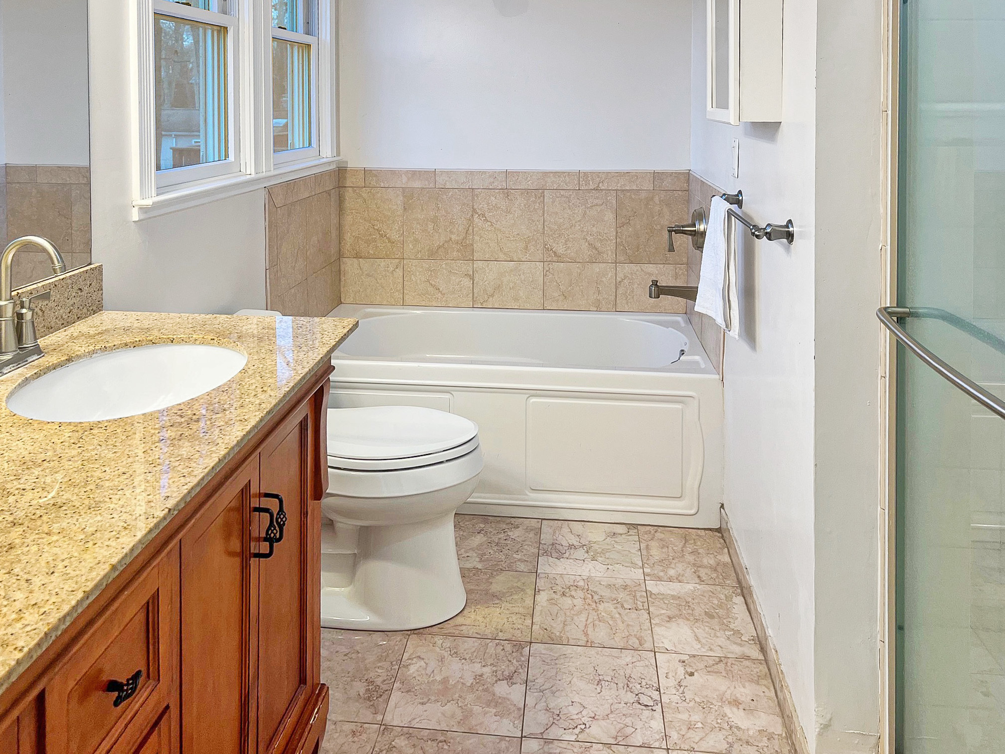 Stamford, Connecticut 06903, United States, 5 Bedrooms Bedrooms, ,3 BathroomsBathrooms,Residential,Active,246725