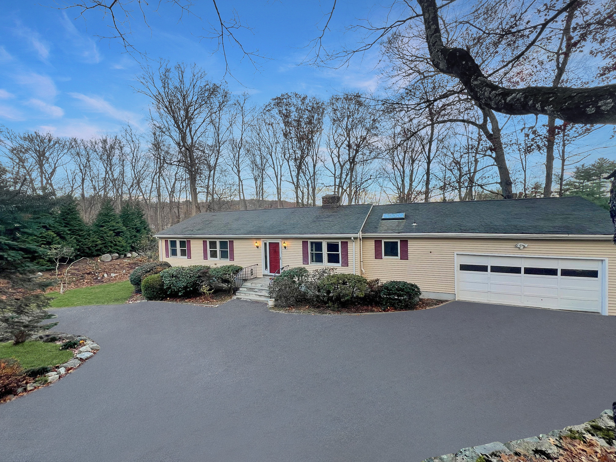 Stamford, Connecticut 06903, United States, 5 Bedrooms Bedrooms, ,3 BathroomsBathrooms,Residential,Active,246725