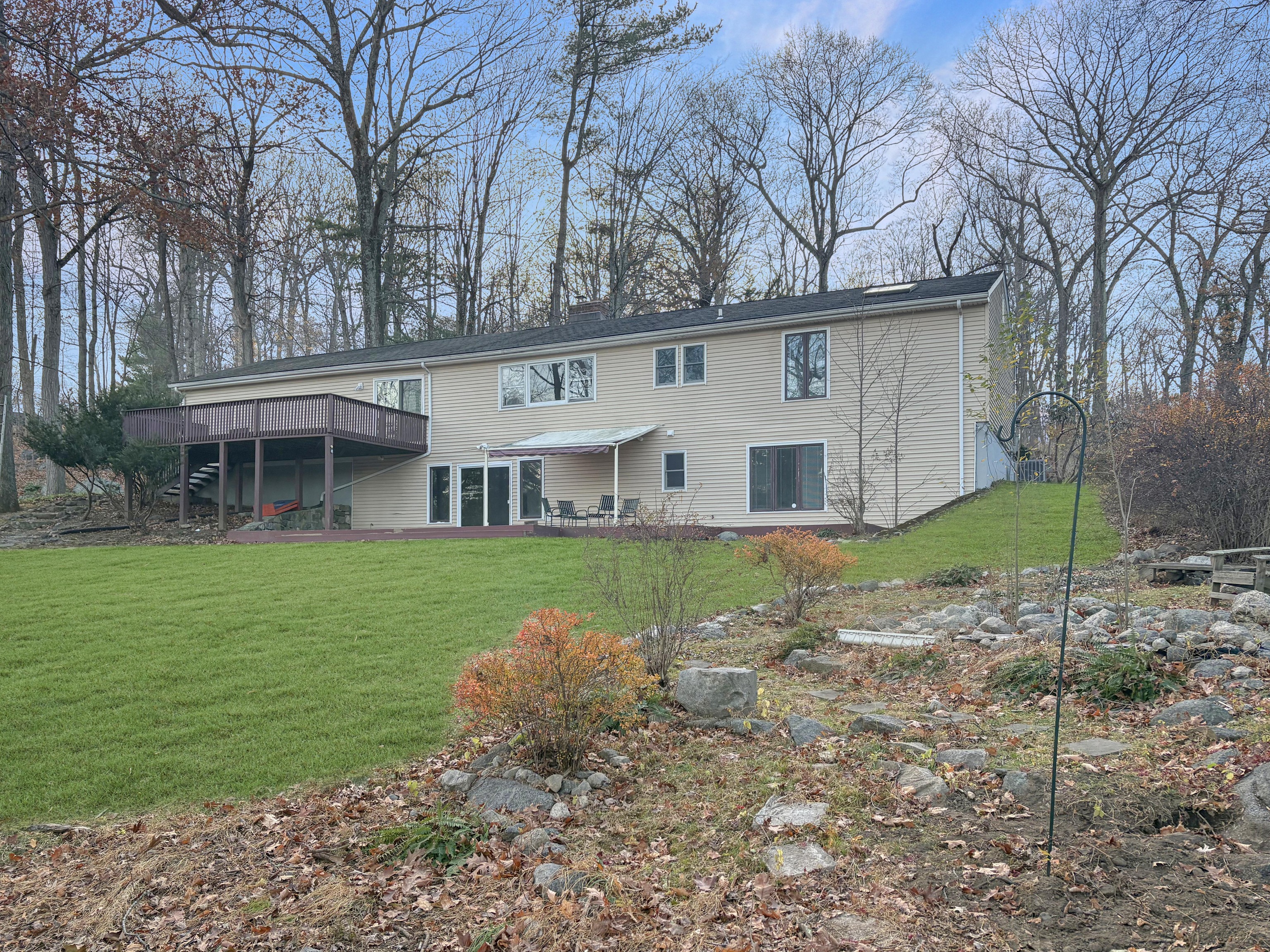 Stamford, Connecticut 06903, United States, 5 Bedrooms Bedrooms, ,3 BathroomsBathrooms,Residential,Active,246725