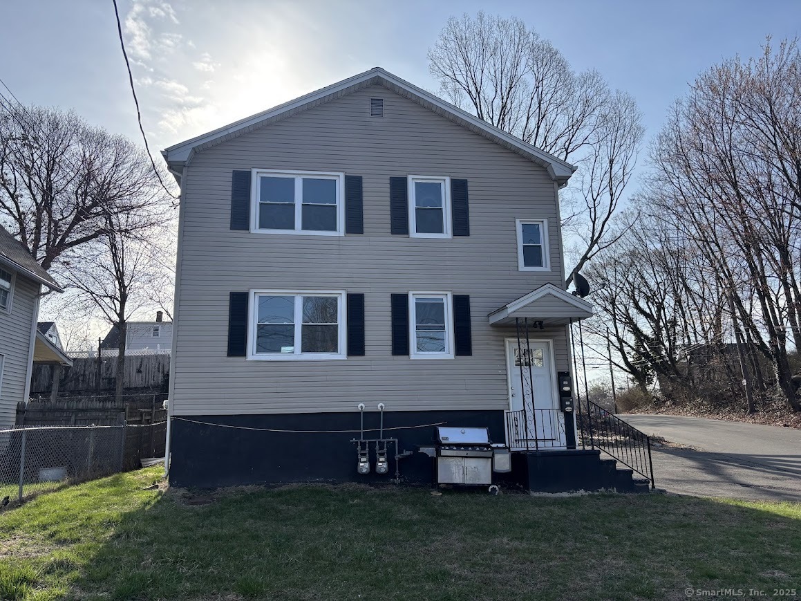 Goddard Avenue 198, Bridgeport, Connecticut - 3 Bedrooms  
1 Bathrooms  
5 Rooms - 