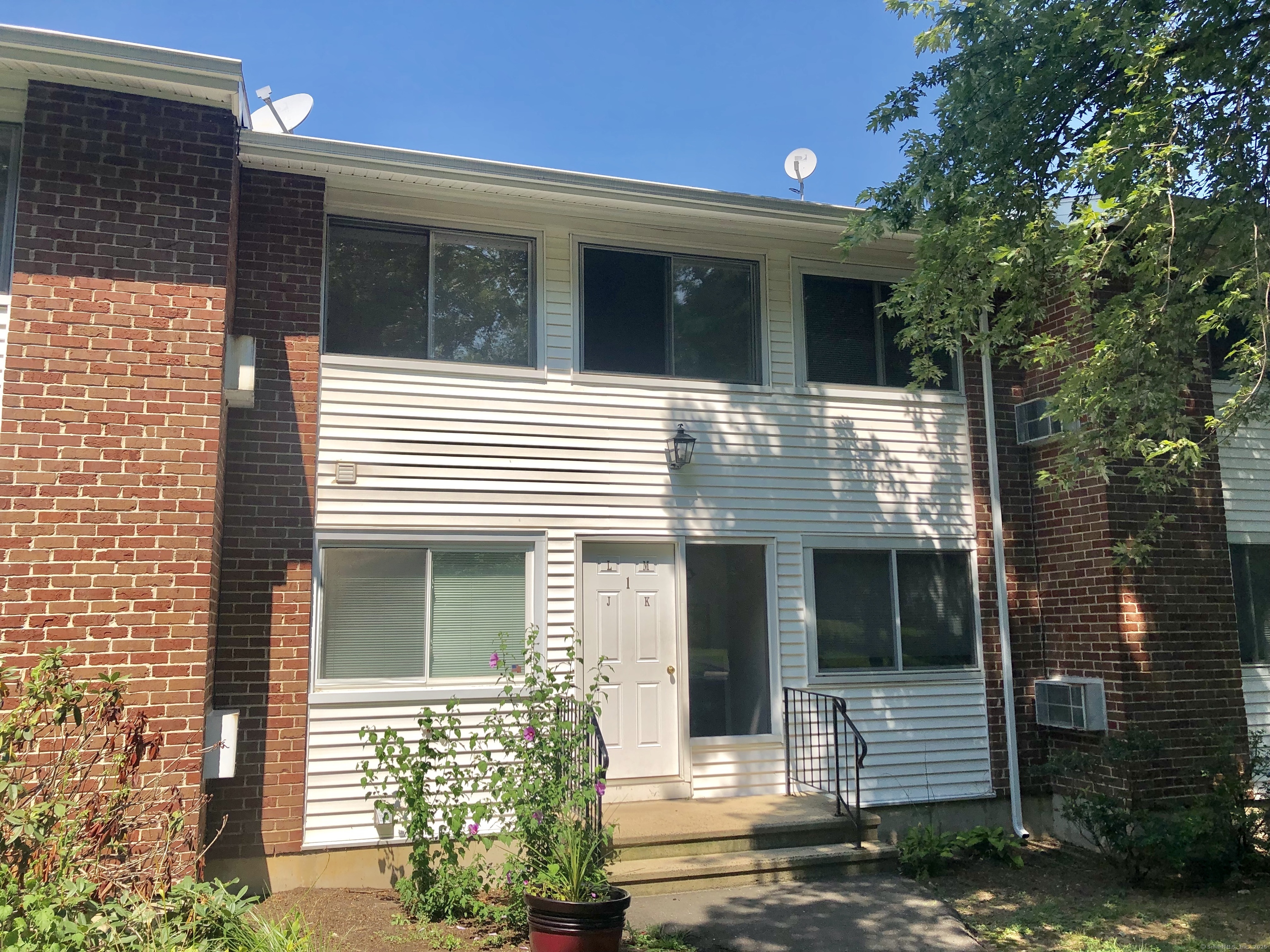 Rental Property at 80 County Street Apt 1M, Norwalk, Connecticut - Bedrooms: 1 
Bathrooms: 1 
Rooms: 3  - $1,850 MO.