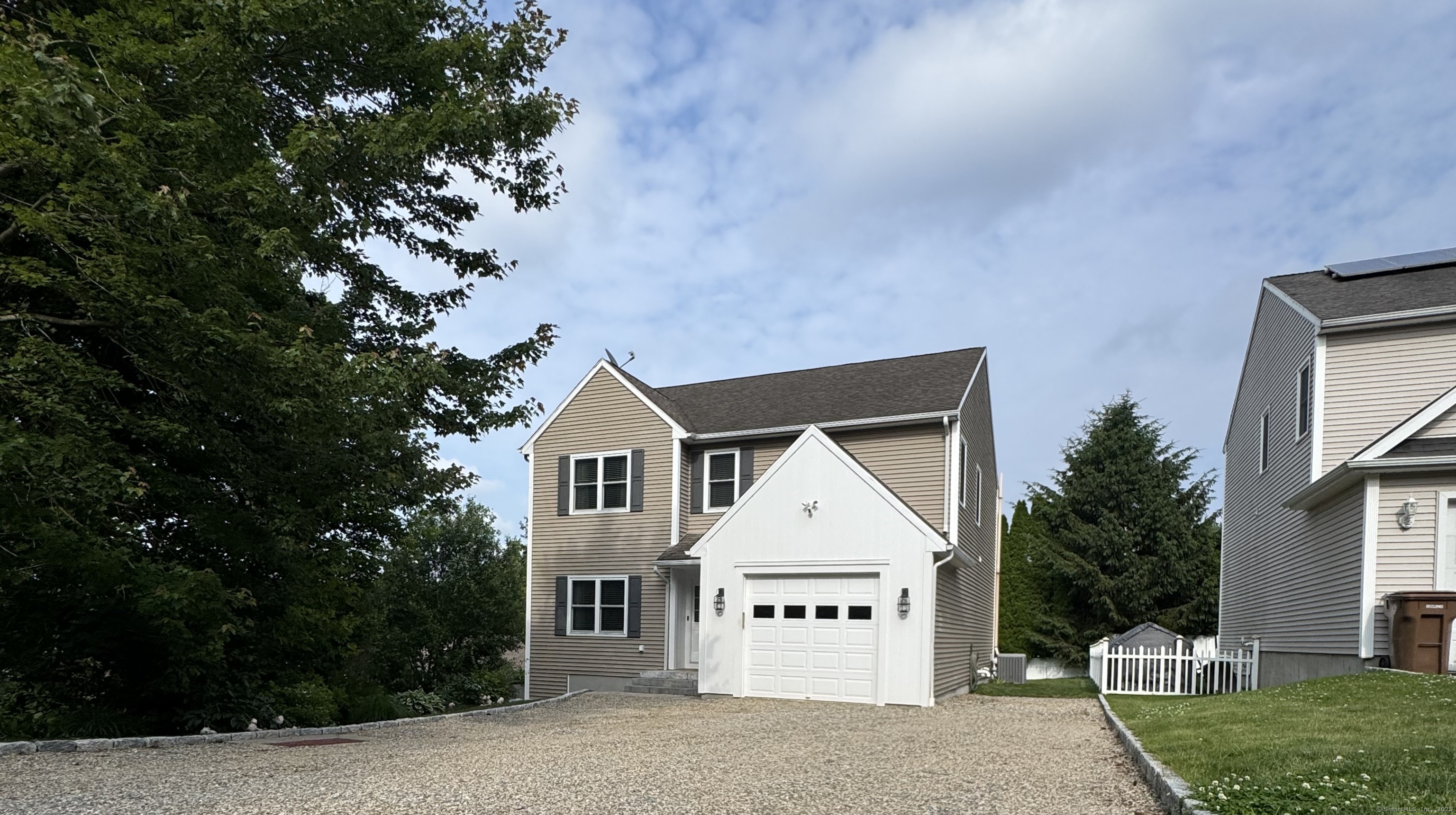 Rental Property at Regan Circle, Shelton, Connecticut - Bedrooms: 4 
Bathrooms: 3 
Rooms: 7  - $3,950 MO.