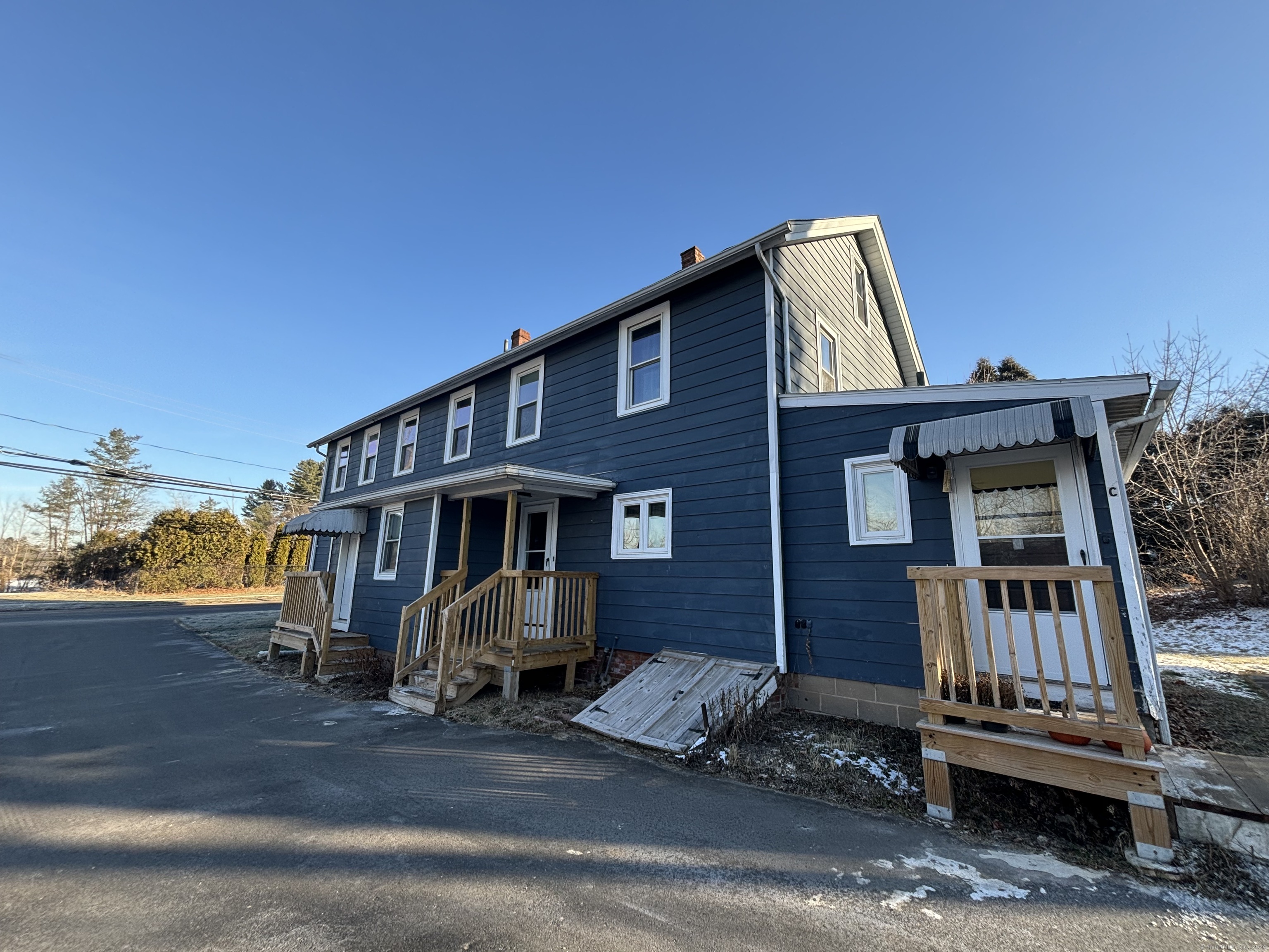 24 Depot Street B, East Windsor, Connecticut - 2 Bedrooms  
1 Bathrooms  
5 Rooms - 