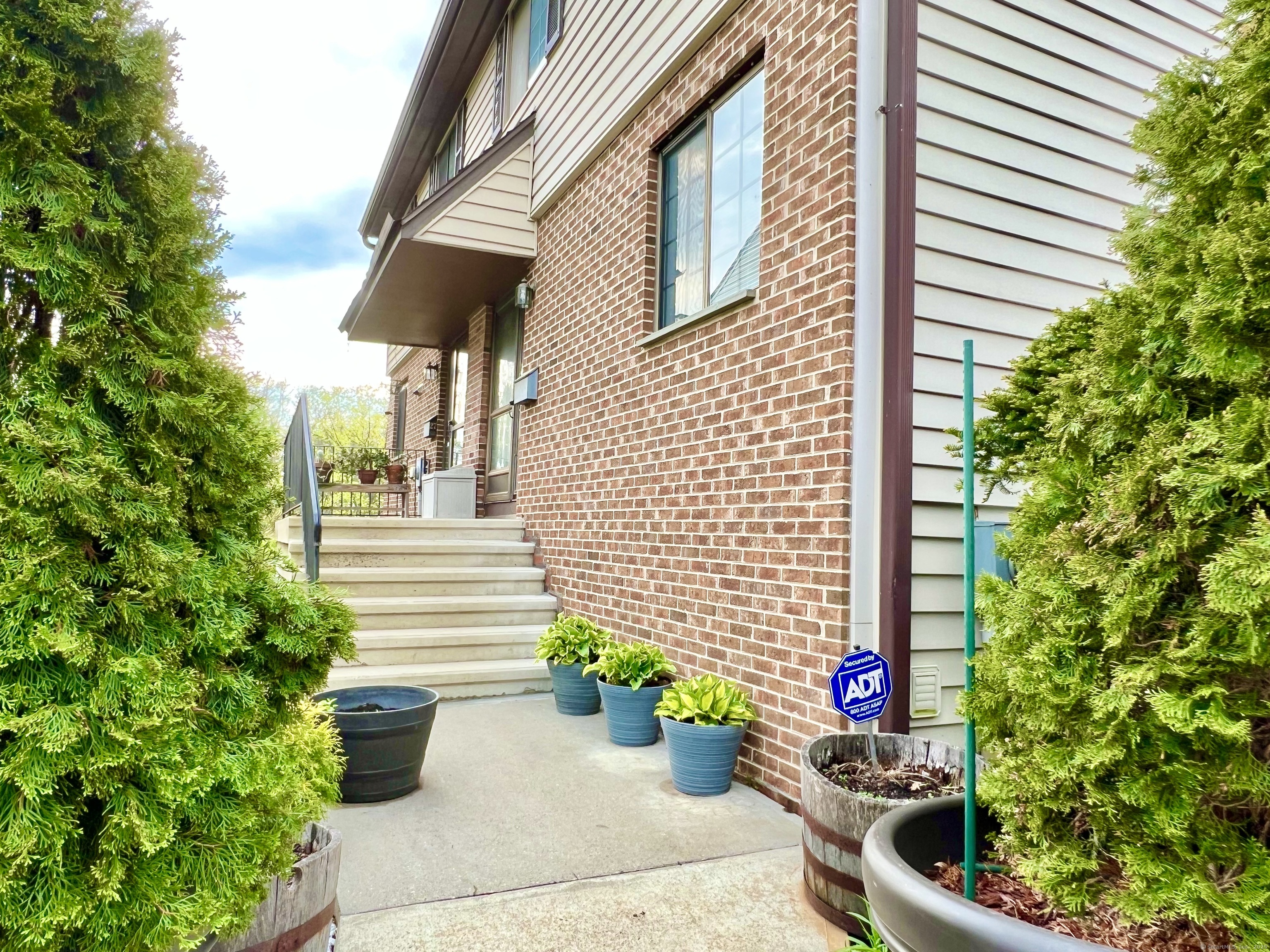 Property for Sale at Soundview Avenue 26, Stamford, Connecticut - Bedrooms: 2 
Bathrooms: 3 
Rooms: 4  - $529,000