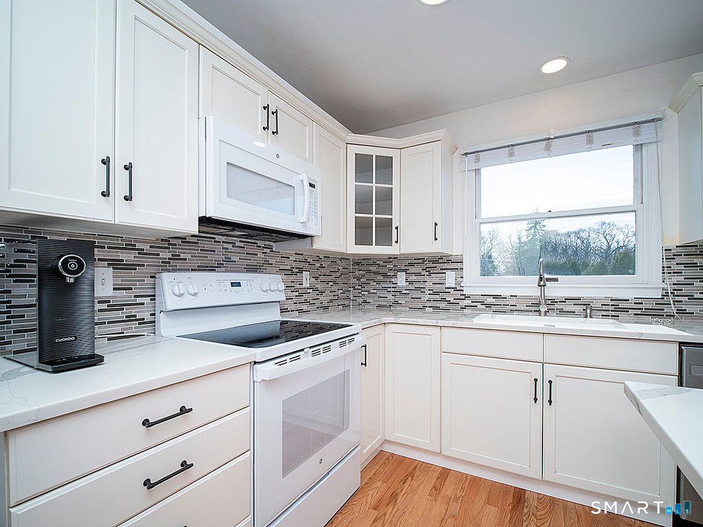 Photo of 81 Old Stratfield Road, Fairfield, CT 06825 (MLS # 24163779)