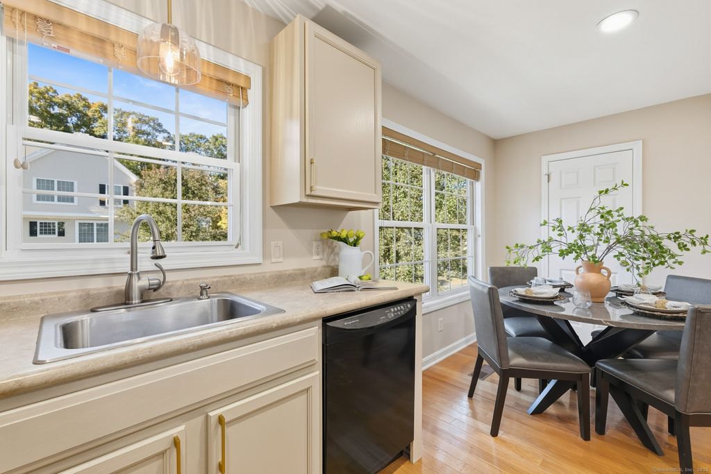 Photo of 34 Donahue Lane #34, Manchester, CT 06042 (MLS # 24127138)