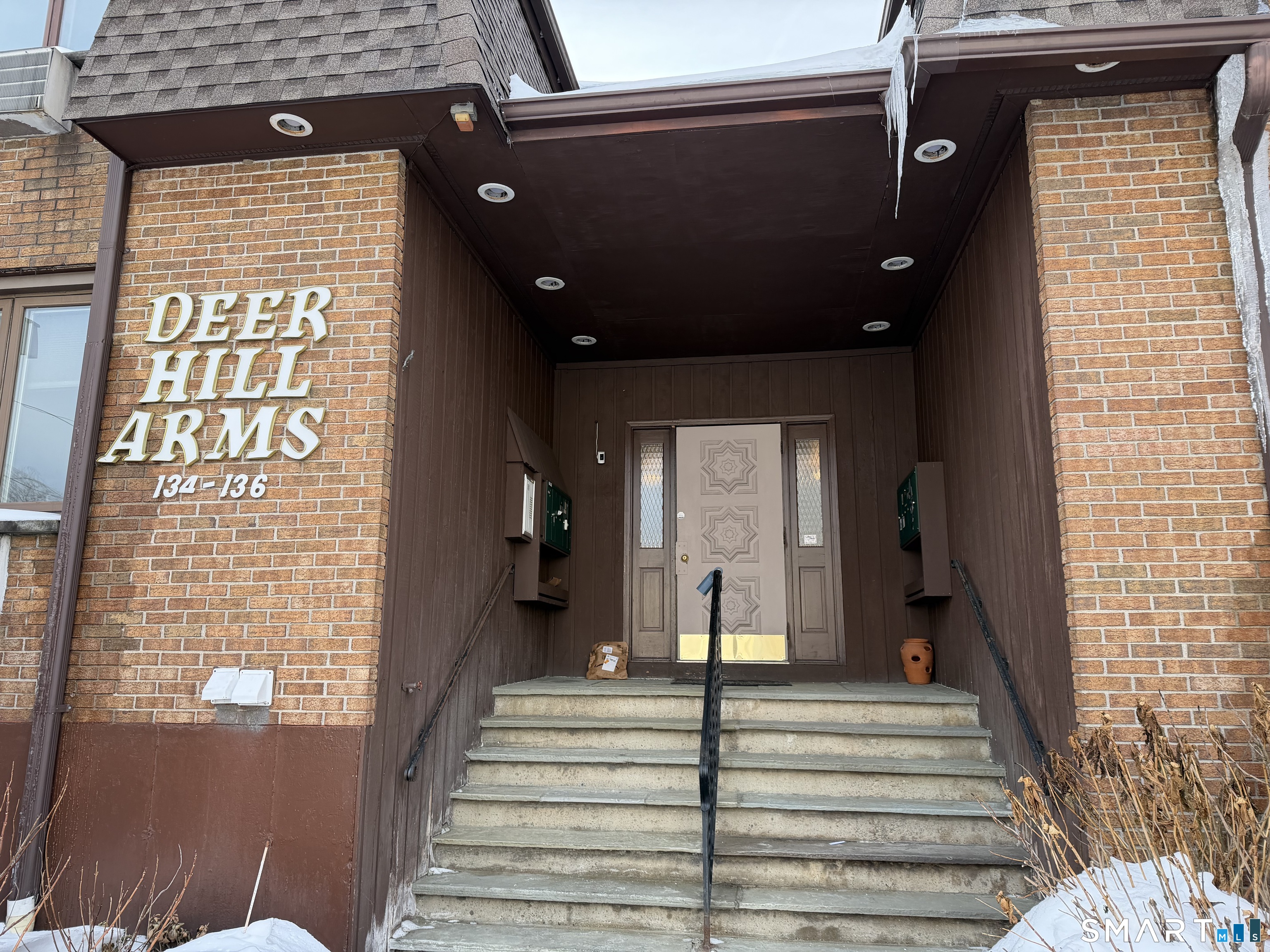 136 Deer Hill Avenue A6