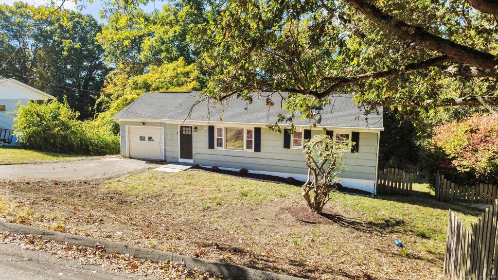 Photo of 3 Horseshoe Drive, Danbury, CT 06811 (MLS # 24132887)