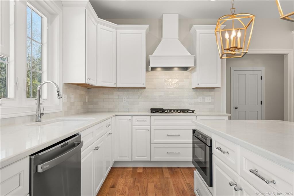 116 Holcomb Hill Road, New Hartford, Connecticut image 9