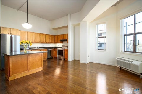 Condo For Rent - 15 Dinah Road #319<br/> Hartford County, West Hartford, CT 06107