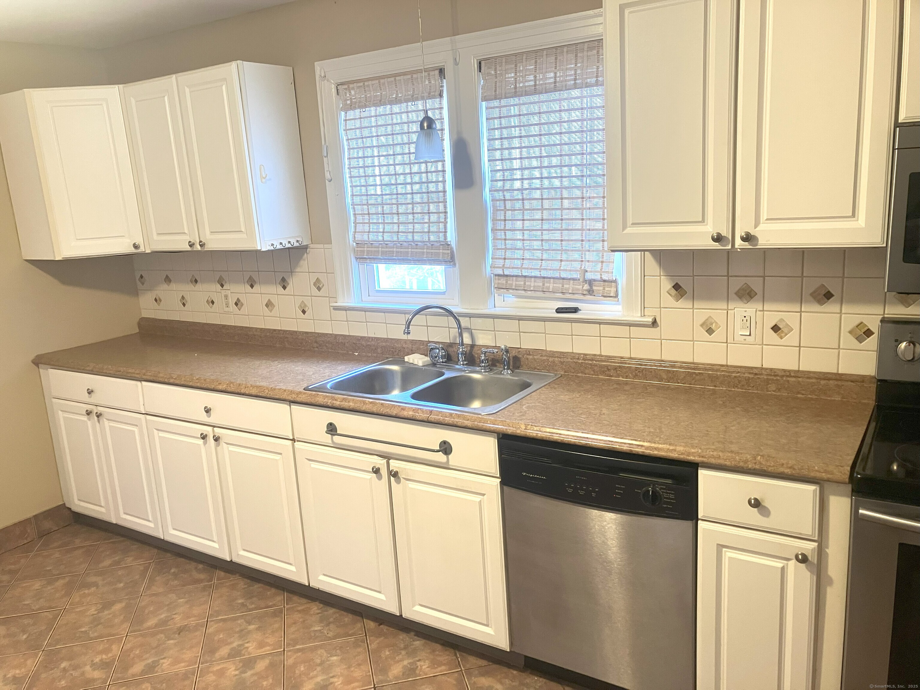 30 Morningside Drive, Ansonia, Connecticut image 5
