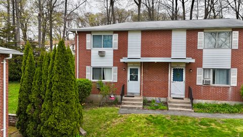 Townhouse in Southington CT 273 Queen Street.jpg