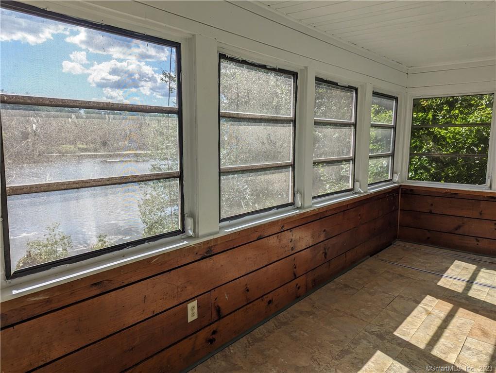 East Granby, Connecticut 06026, United States, 2 Bedrooms Bedrooms, ,1 BathroomBathrooms,Residential,Pending,190047