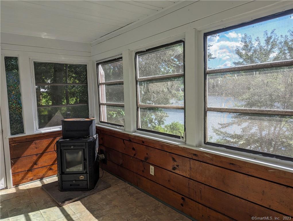 East Granby, Connecticut 06026, United States, 2 Bedrooms Bedrooms, ,1 BathroomBathrooms,Residential,Pending,190047