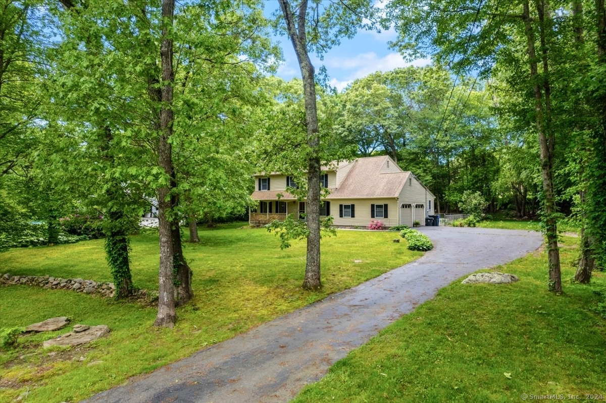 34 Chriswood Trace, Ledyard, Connecticut - 3 Bedrooms  
3 Bathrooms  
7 Rooms - 