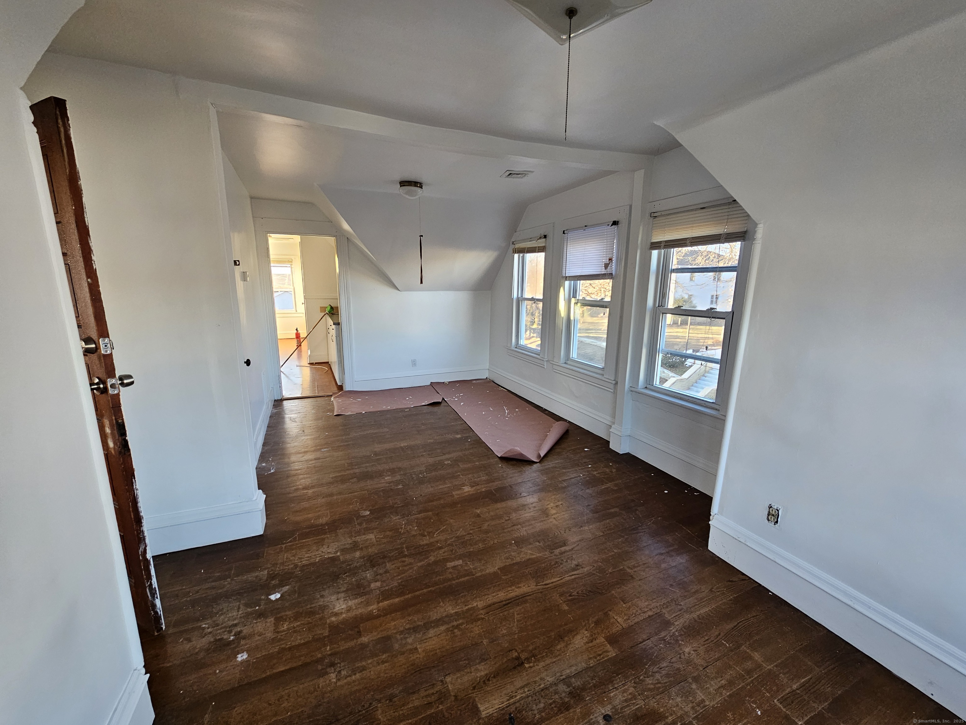 Horace Street 3, Bridgeport, Connecticut - 1 Bedrooms  
1 Bathrooms  
3 Rooms - 