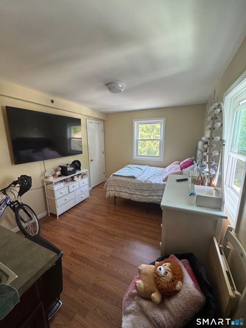 Condo For Rent - 422 Main Street #4<br/> East Haven, CT 06512