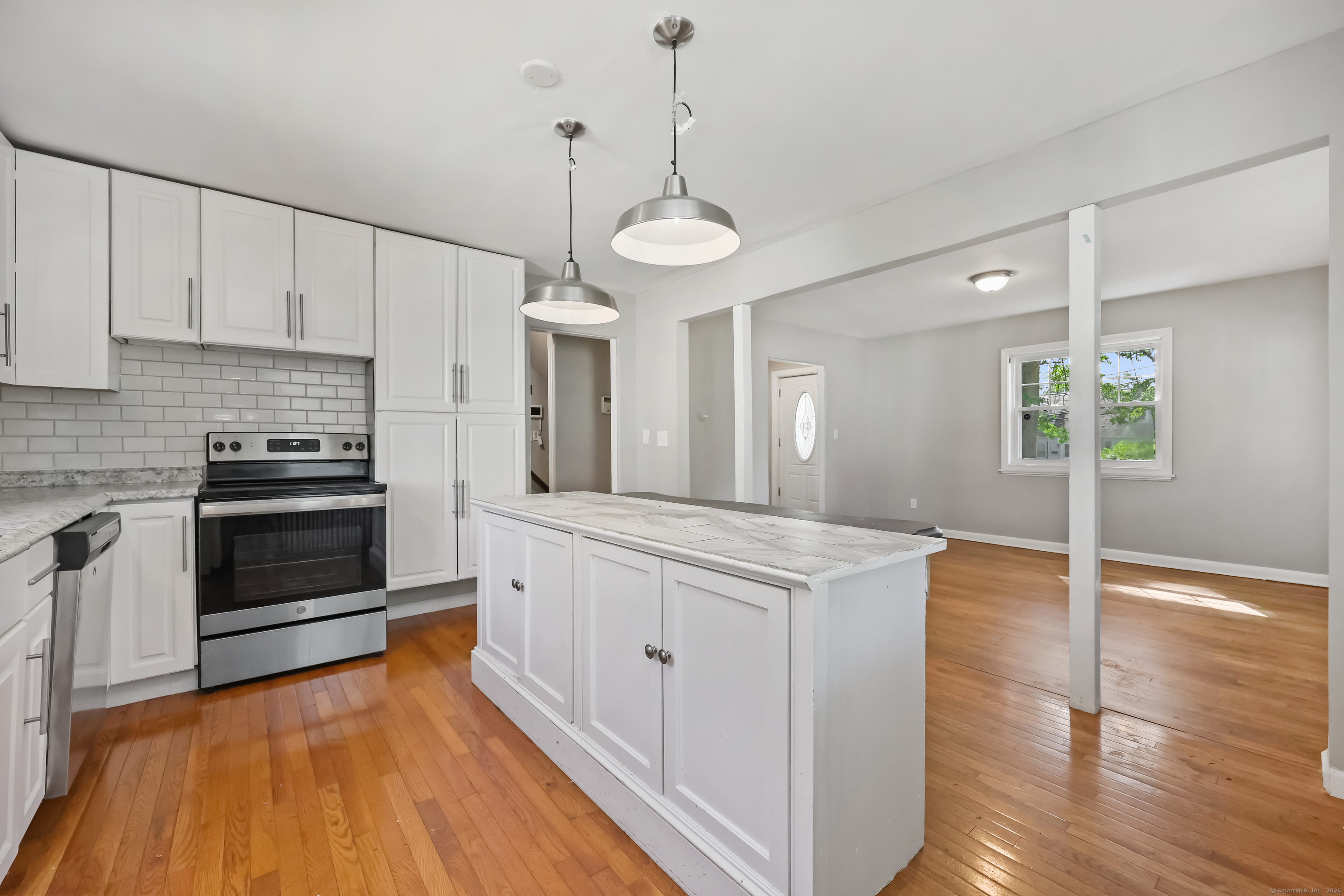 Bridgeport, Connecticut 06606, United States, 4 Bedrooms Bedrooms, ,3 BathroomsBathrooms,Residential,Pending,209428