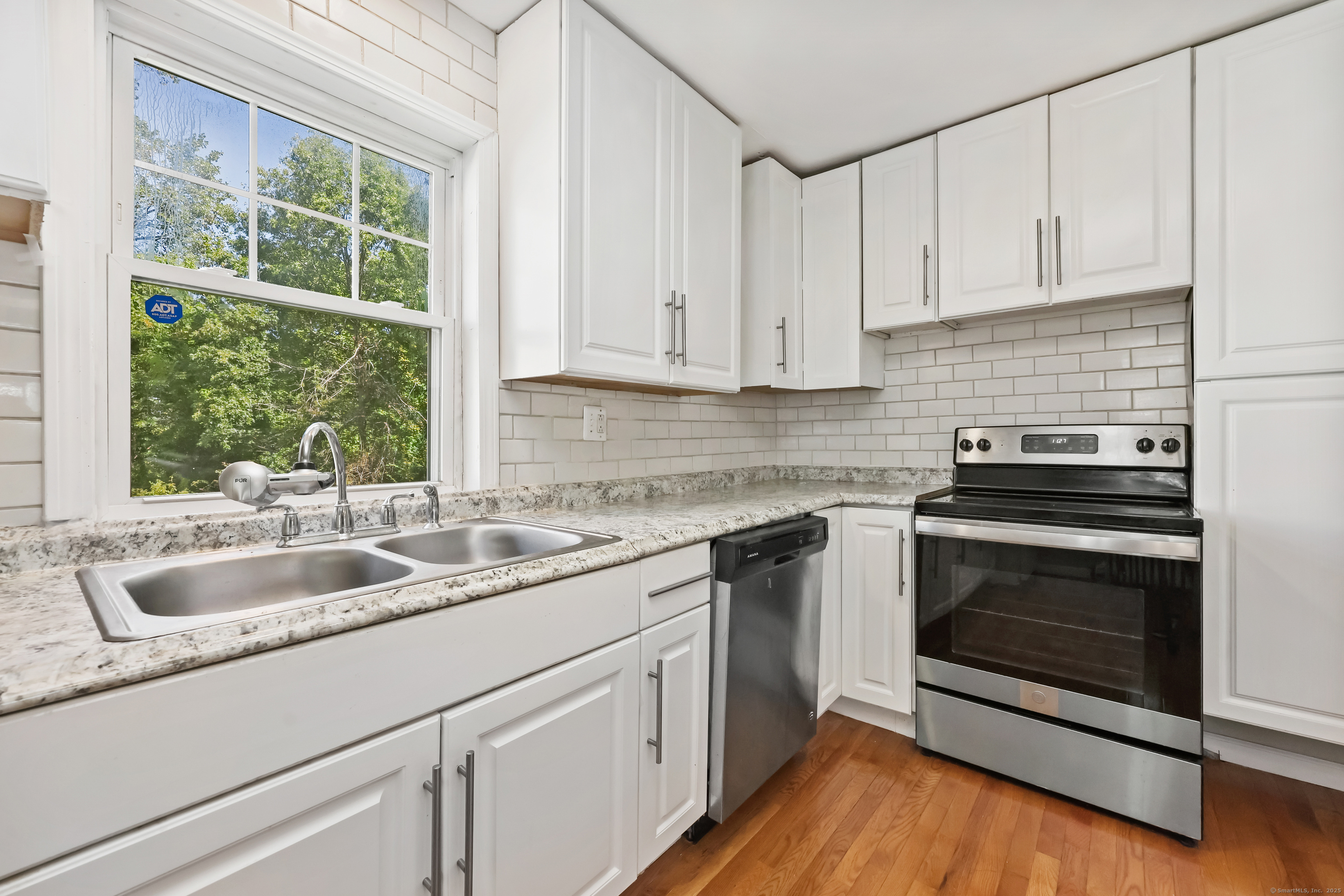 Bridgeport, Connecticut 06606, United States, 4 Bedrooms Bedrooms, ,3 BathroomsBathrooms,Residential,Pending,209428