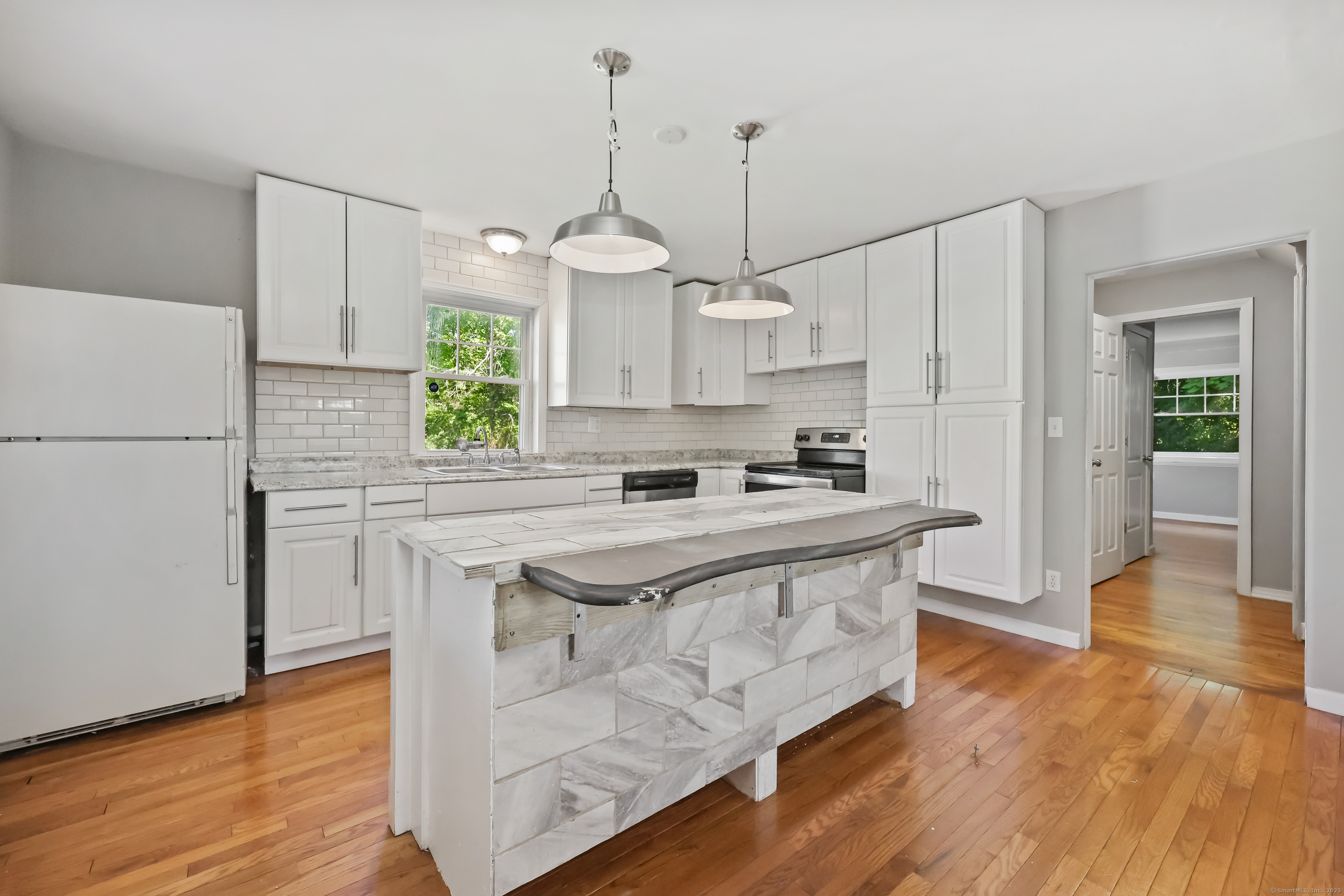 Bridgeport, Connecticut 06606, United States, 4 Bedrooms Bedrooms, ,3 BathroomsBathrooms,Residential,Pending,209428