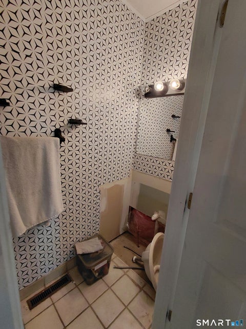 Tiny photo for 827 Oronoke Road #6-6, Waterbury, CT 06708 (MLS # 24185119)