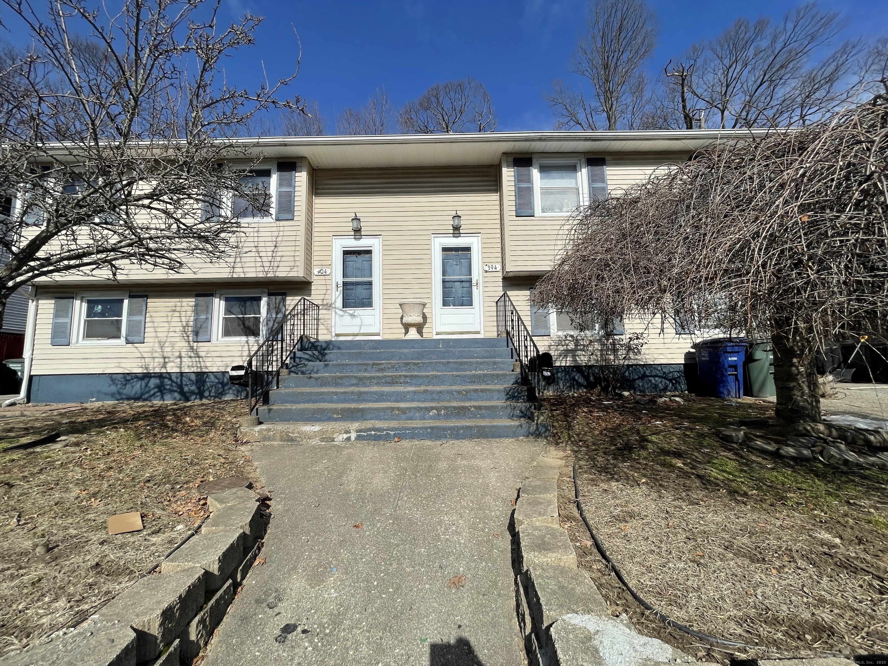 Merritt Street, Bridgeport, Connecticut - 6 Bedrooms  
3.5 Bathrooms  
3 Rooms - 