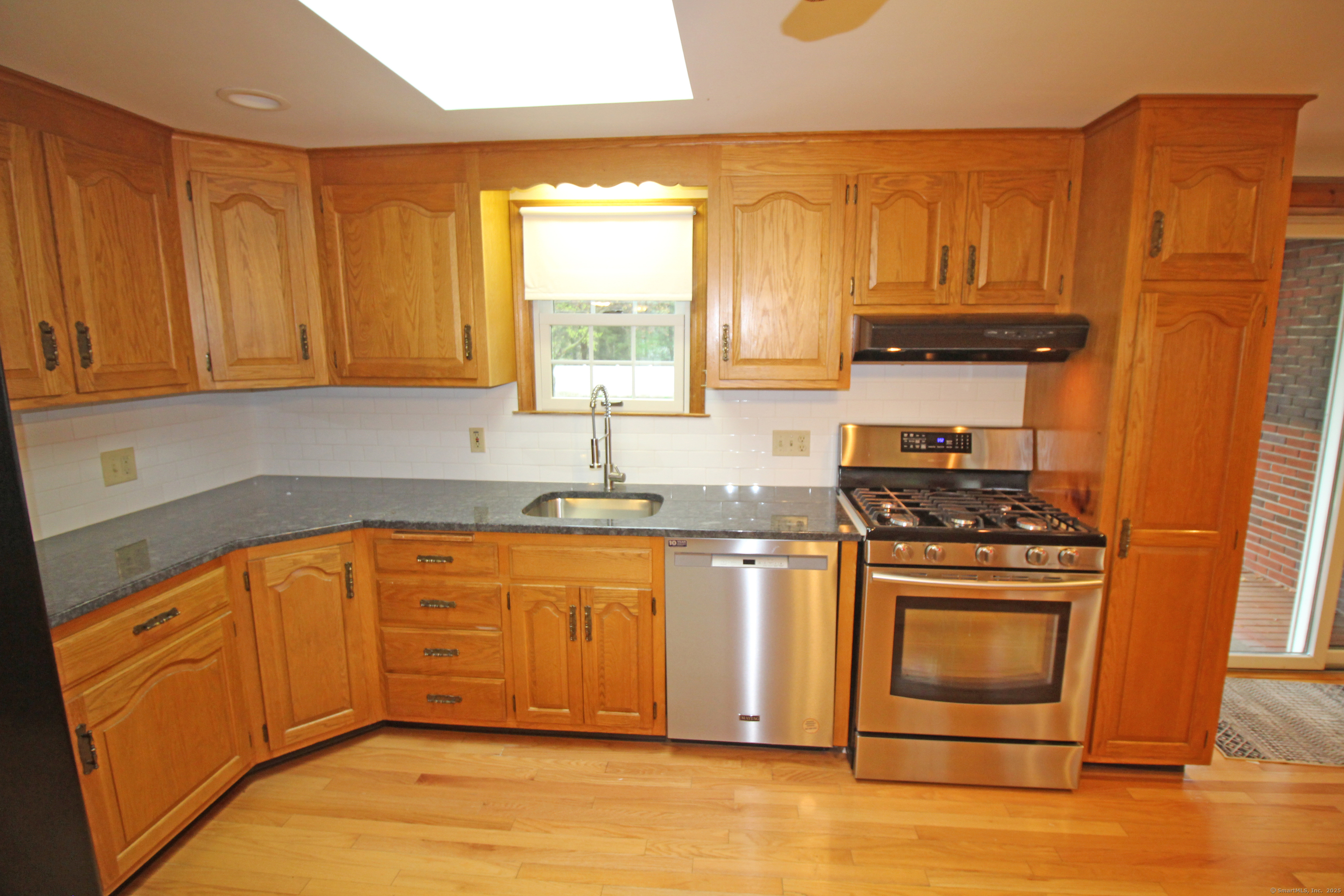 816 Jerome Avenue, Bristol, Connecticut image 4