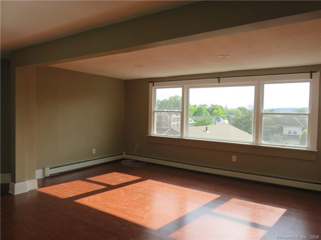 West Hartford, Connecticut 06119, United States, 3 Bedrooms Bedrooms, ,1 BathroomBathrooms,Residential,Active,164229