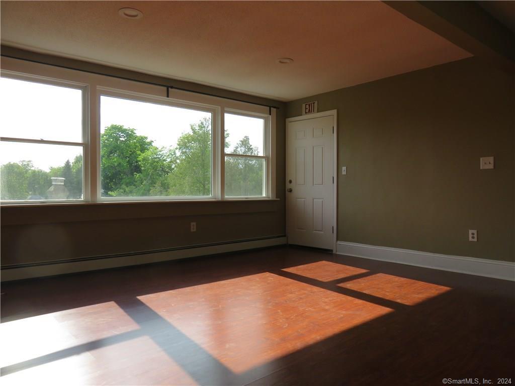 West Hartford, Connecticut 06119, United States, 3 Bedrooms Bedrooms, ,1 BathroomBathrooms,Residential,Active,164229