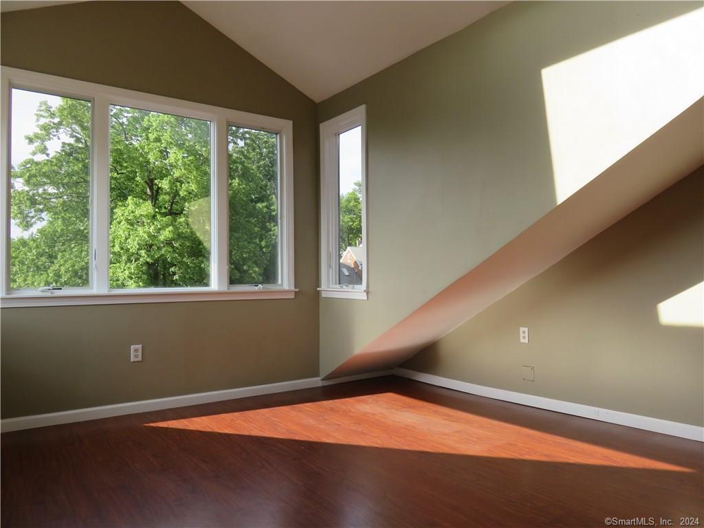 West Hartford, Connecticut 06119, United States, 3 Bedrooms Bedrooms, ,1 BathroomBathrooms,Residential,Active,164229