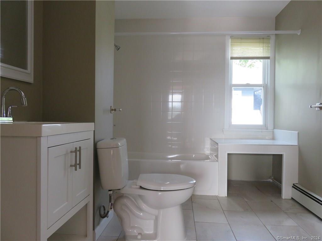 West Hartford, Connecticut 06119, United States, 3 Bedrooms Bedrooms, ,1 BathroomBathrooms,Residential,Active,164229