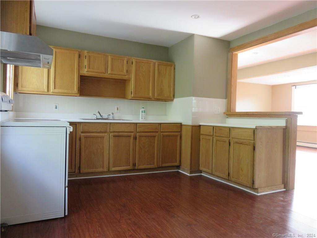 West Hartford, Connecticut 06119, United States, 3 Bedrooms Bedrooms, ,1 BathroomBathrooms,Residential,Active,164229