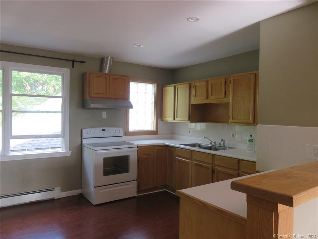 West Hartford, Connecticut 06119, United States, 3 Bedrooms Bedrooms, ,1 BathroomBathrooms,Residential,Active,164229