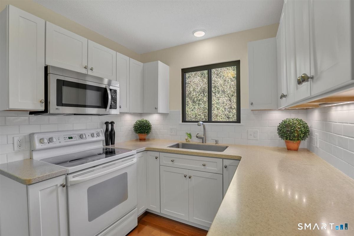 433 Heritage Village B