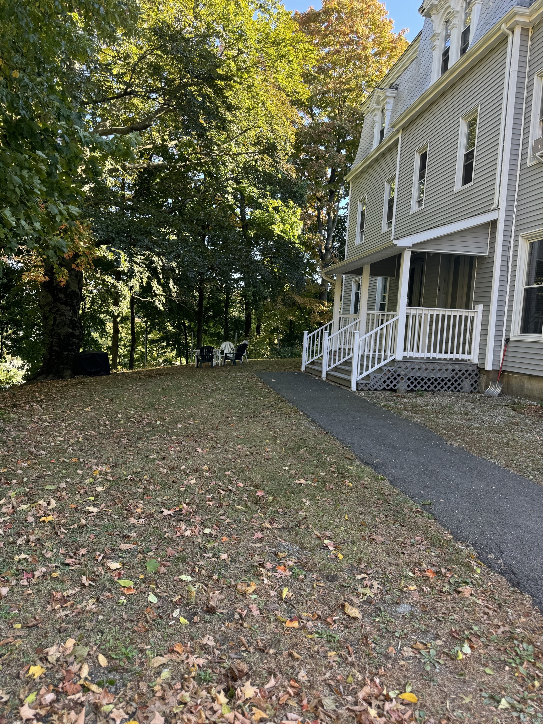 Rental Property at 2 Fairmont Place, Shelton, Connecticut - Bedrooms: 3 
Bathrooms: 2 
Rooms: 5  - $2,500 MO.