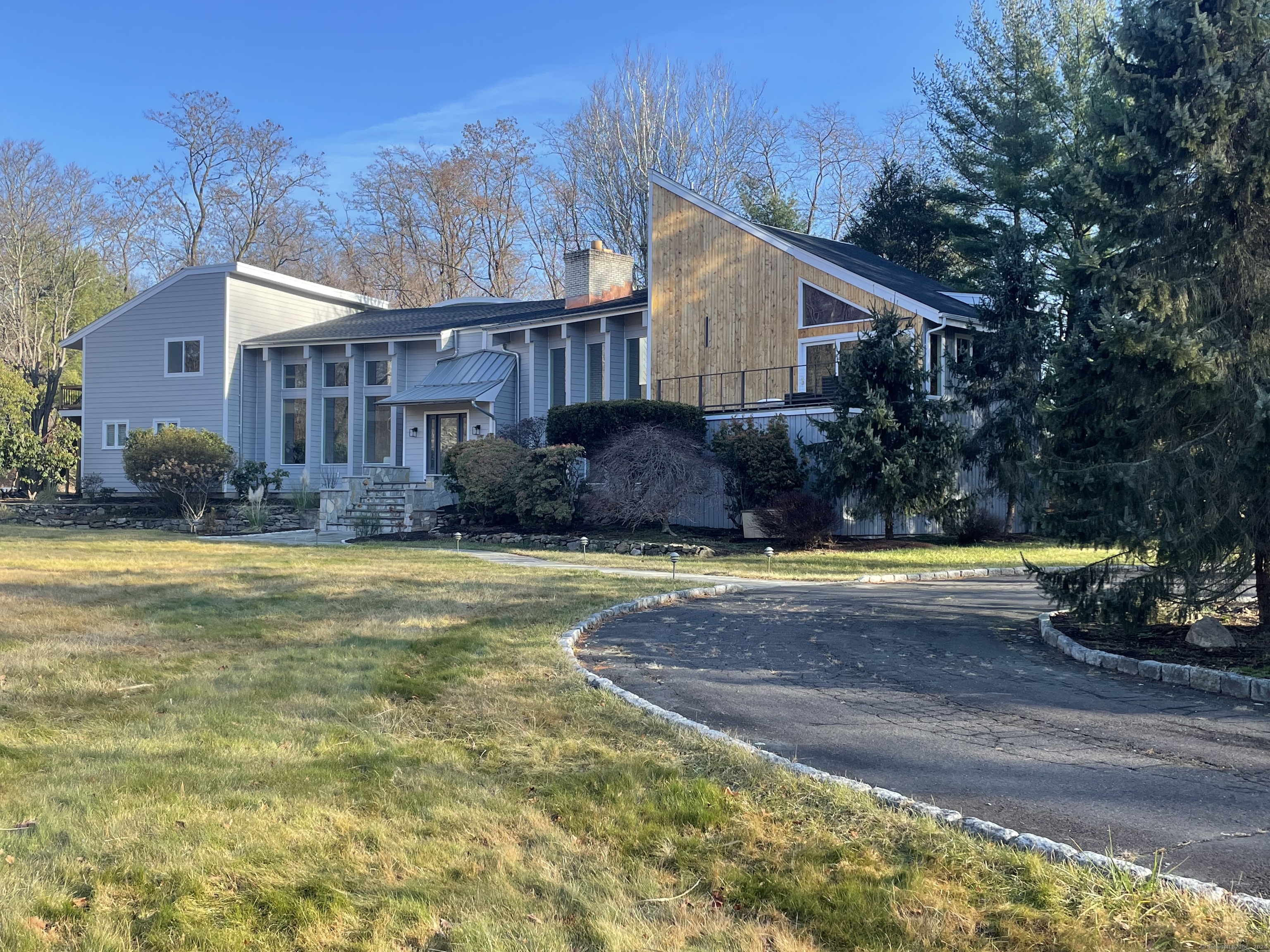 2177 Cross Highway, Fairfield, Connecticut - 4 Bedrooms  
5 Bathrooms  
10 Rooms - 