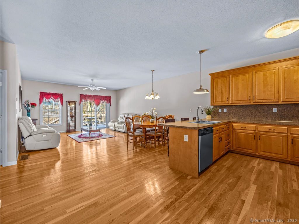 370 Emmett Street #APT 8-2, Bristol, Connecticut image 15