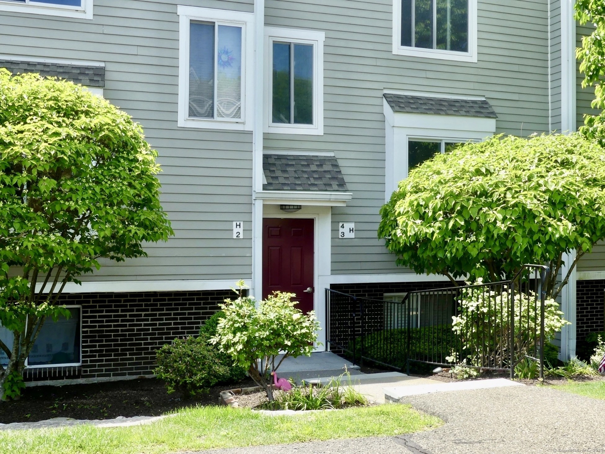 Aiken Street Apt H4, Norwalk, Connecticut - 2 Bedrooms  
2 Bathrooms  
4 Rooms - 