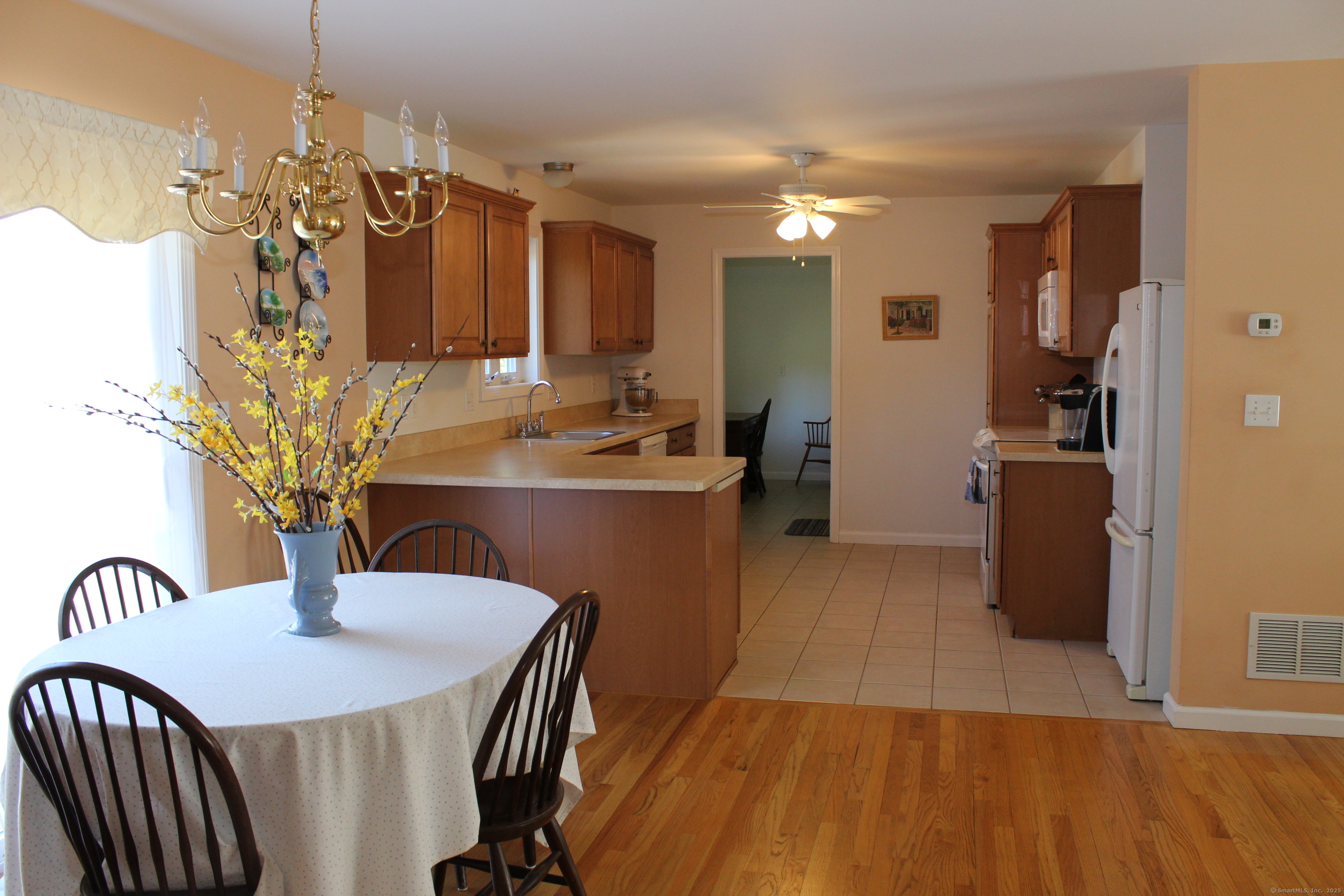 51 County Walk Lane #51, East Haven, Connecticut image 4